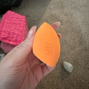 Real Techniques Bright Orange Beauty Sponge